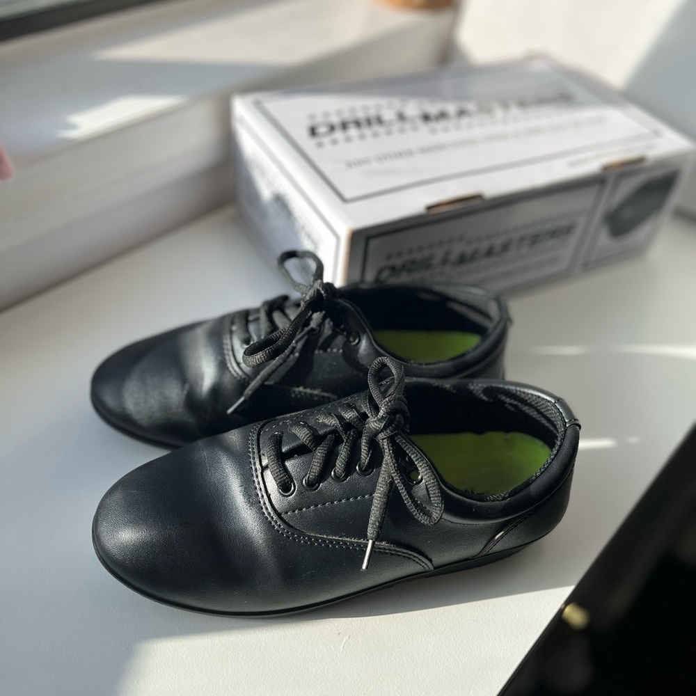 Black lace up Drill Masters marching band shoes unisex rolled heel m6 w8